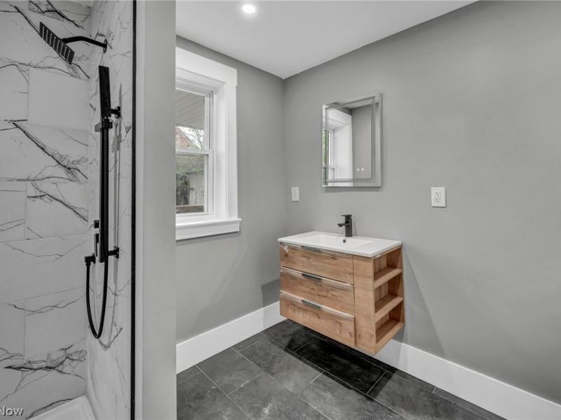 10905 Grandview Avenue, Cleveland, OH 44104 Photo 37