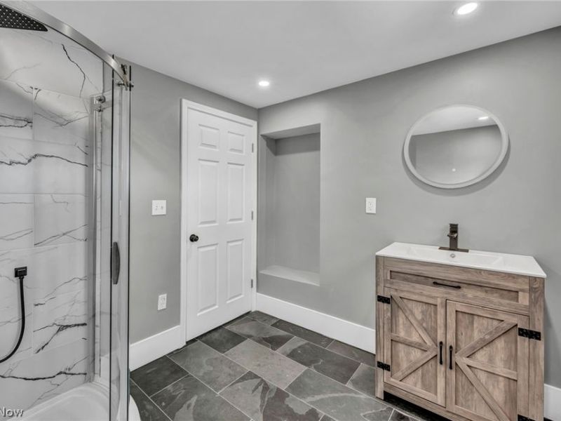 10905 Grandview Avenue, Cleveland, OH 44104 Photo 38