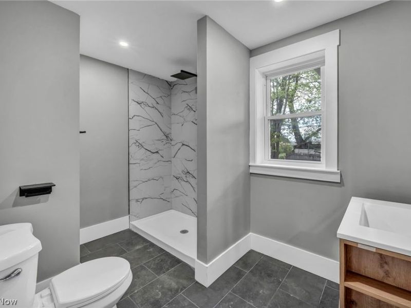 10905 Grandview Avenue, Cleveland, OH 44104 Photo 38