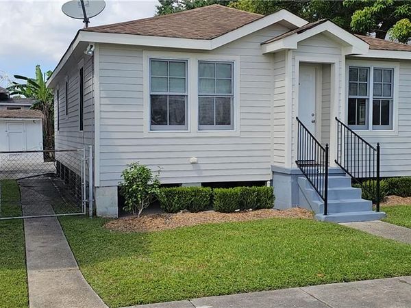517 BURMASTER Street, Gretna, LA 70053