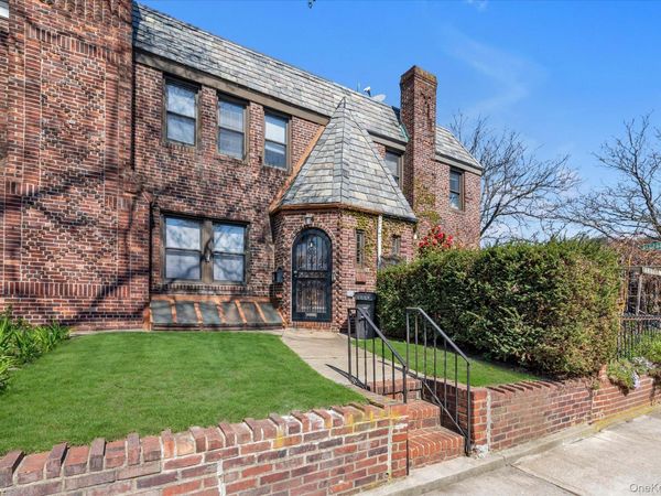 6204 Ellwell Crescent , Rego Park, NY 11374