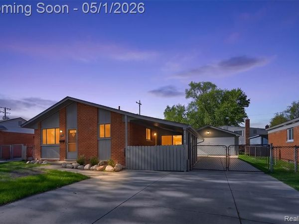 1118 W Elmwood Avenue, Clawson, MI 48017