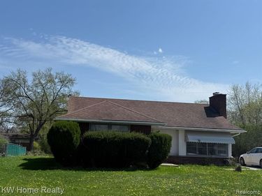 29316 Southgate Drive, Southfield, MI 48076