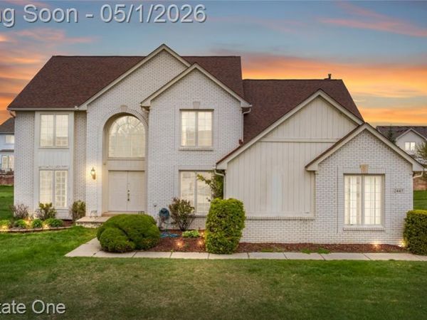 2447 Lorenzo Drive, Sterling Heights, MI 48314