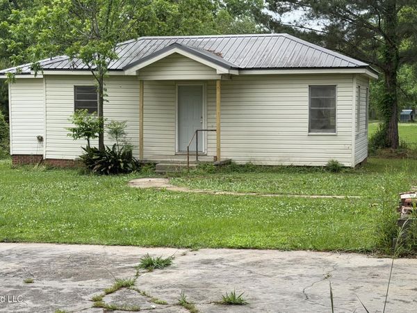 260 N Davis Street, Forest, MS 39074