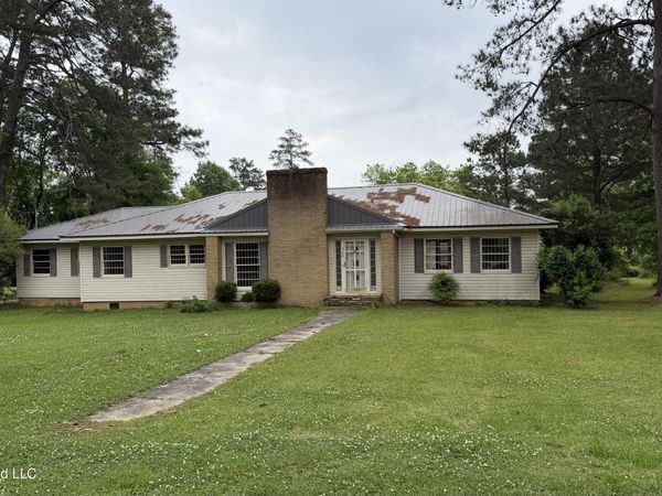 260 N Davis Street, Forest, MS 39074