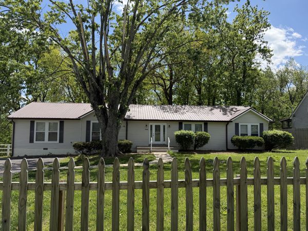 159 W Hester Rd , Cottontown, TN 37048