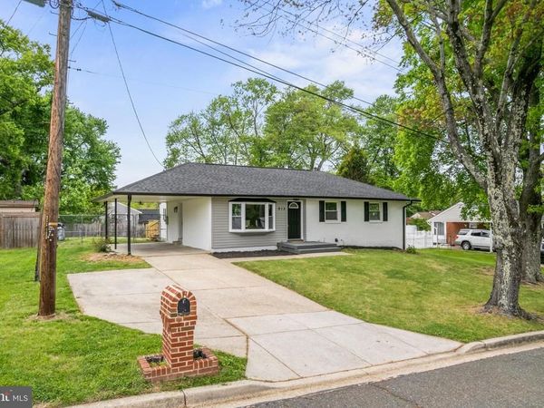 913 APPLEWOOD STREET, CAPITOL HEIGHTS, MD 20743