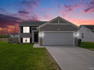202 Creek Pointe Circle, Durand, MI 48429
