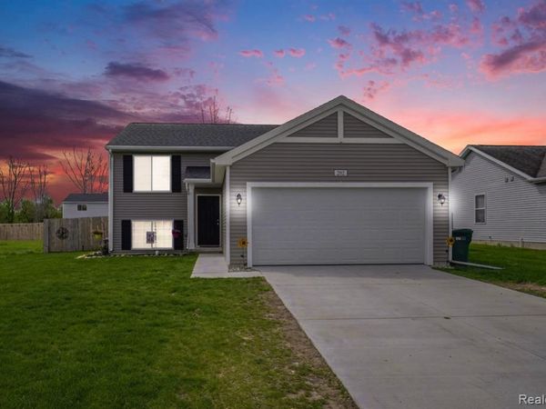 202 Creek Pointe Circle, Durand, MI 48429