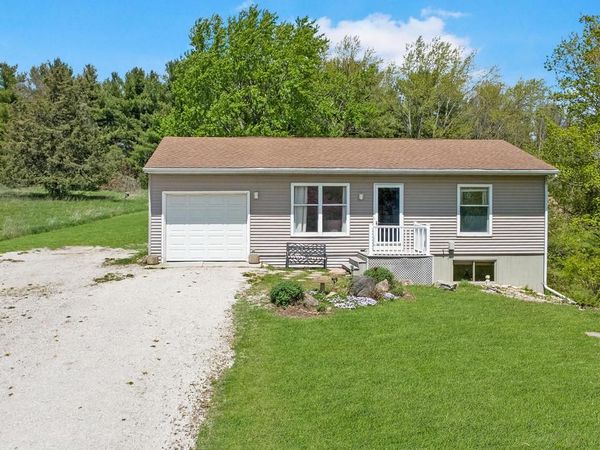 8402 368 AVENUE, Burlington, WI 53105