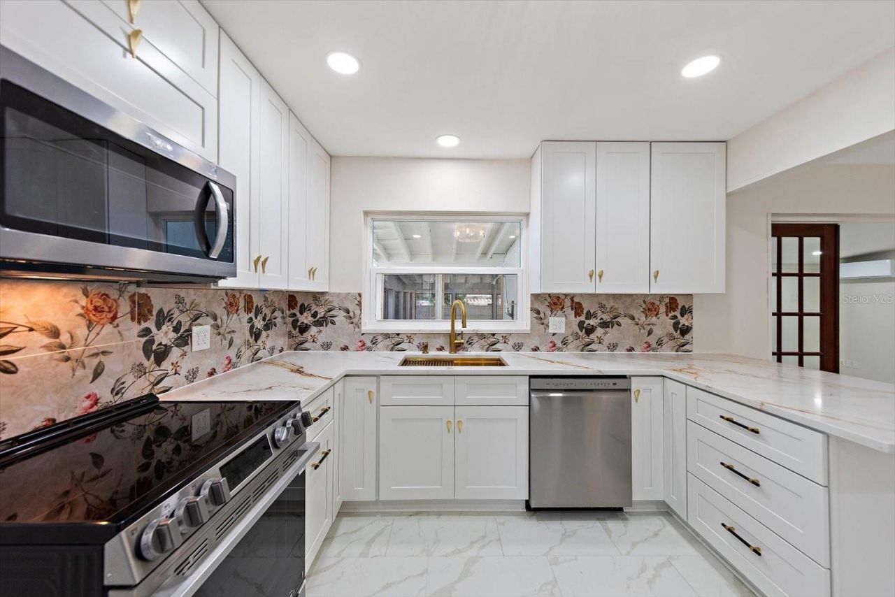11012 52nd Avenue N, Saint Petersburg, FL 33708 Photo