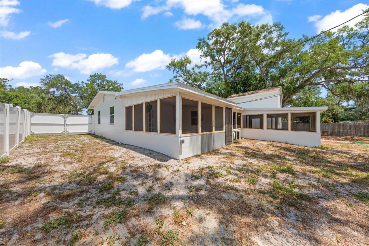 11012 52nd Avenue N, Saint Petersburg, FL 33708 Photo