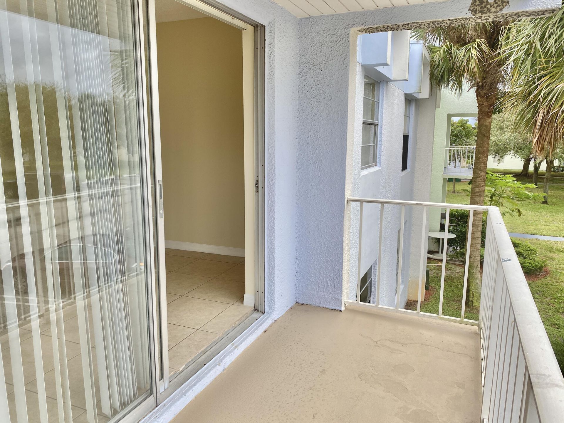 405 Executive Center Drive, Unit 208, West Palm Beach, FL 33401 Photo