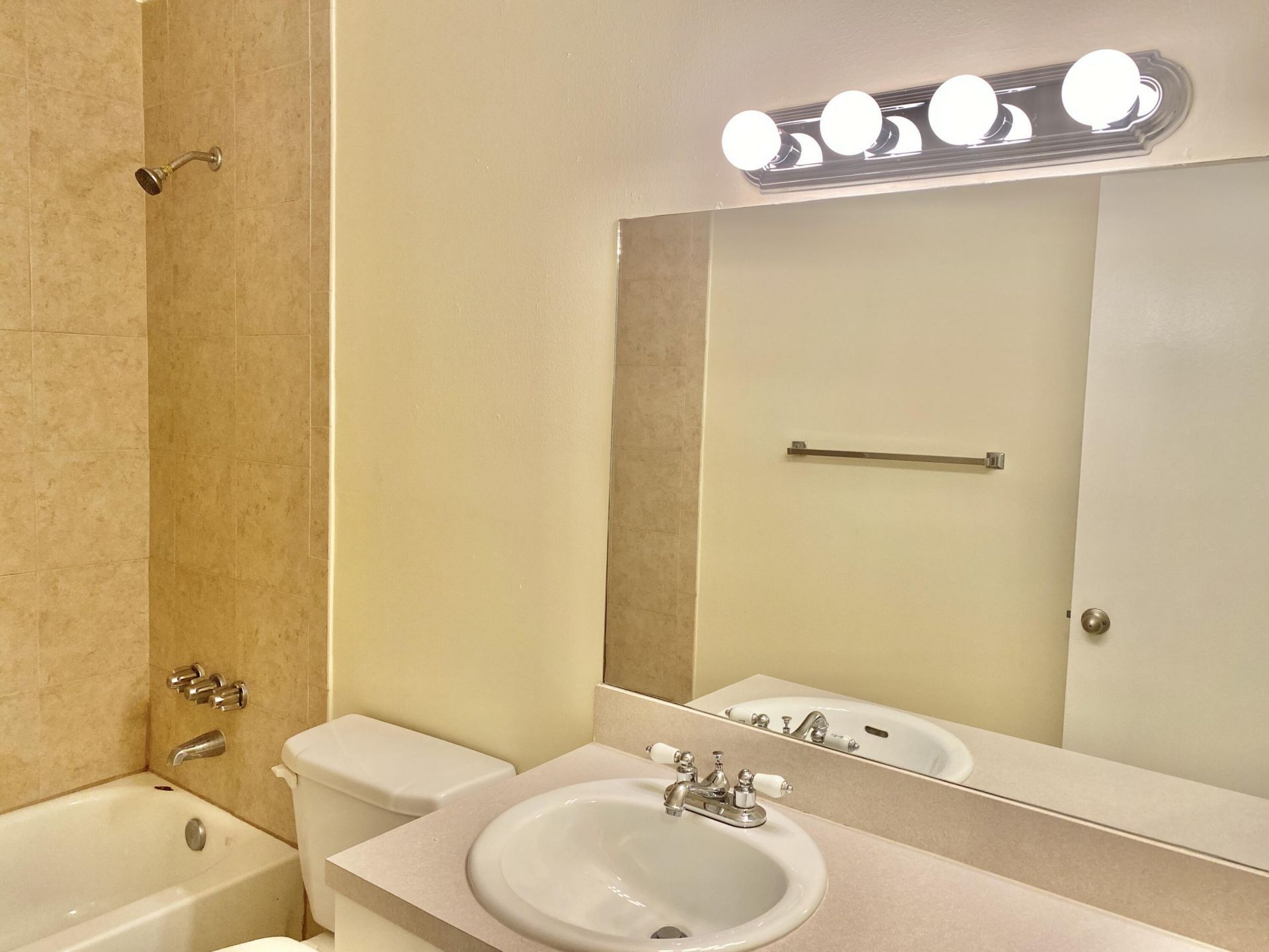 405 Executive Center Drive, Unit 208, West Palm Beach, FL 33401 Photo