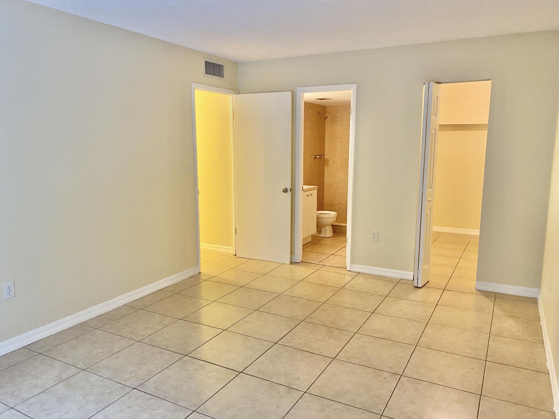 405 Executive Center Drive, Unit 208, West Palm Beach, FL 33401 Photo