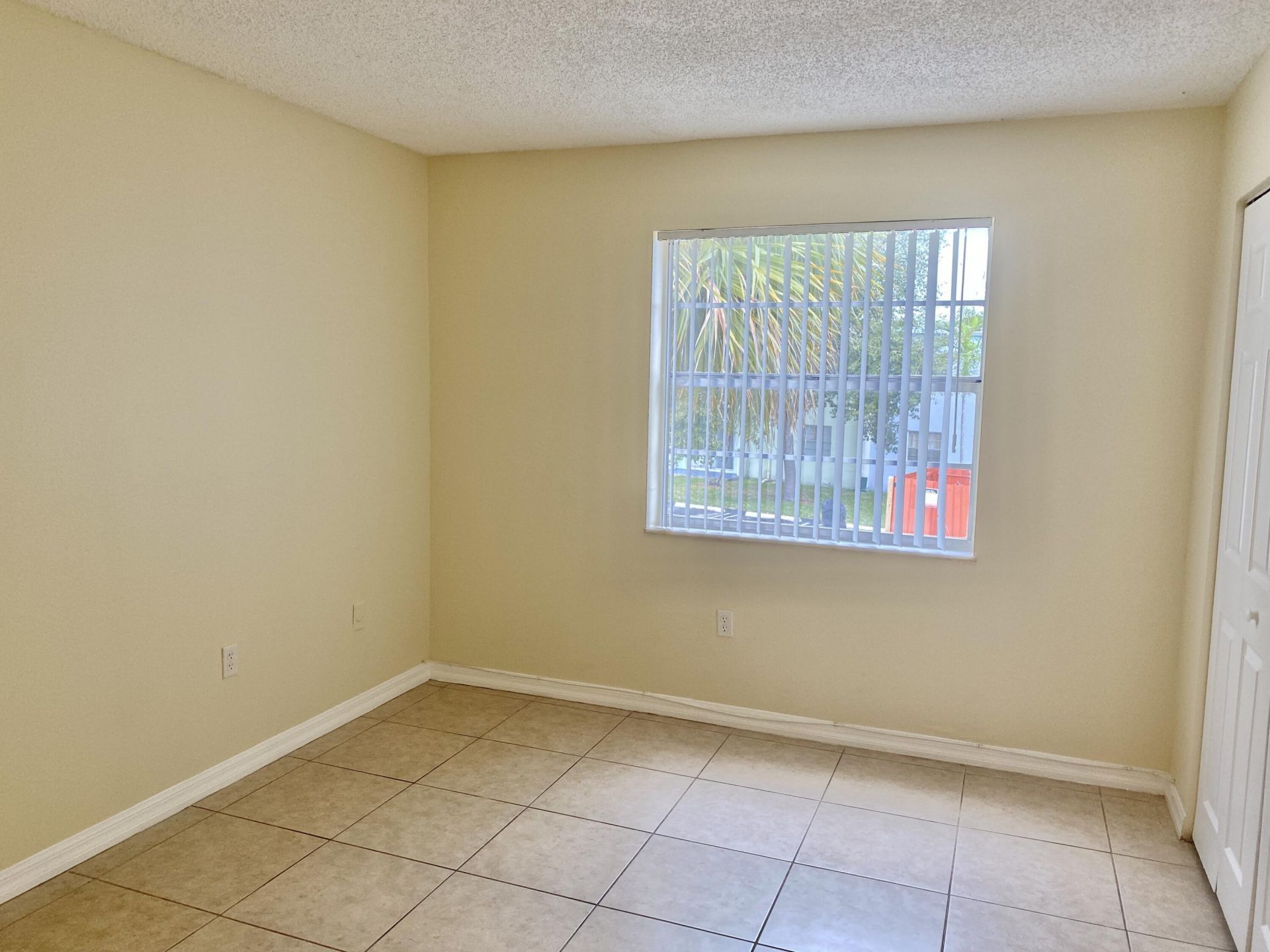 405 Executive Center Drive, Unit 208, West Palm Beach, FL 33401 Photo