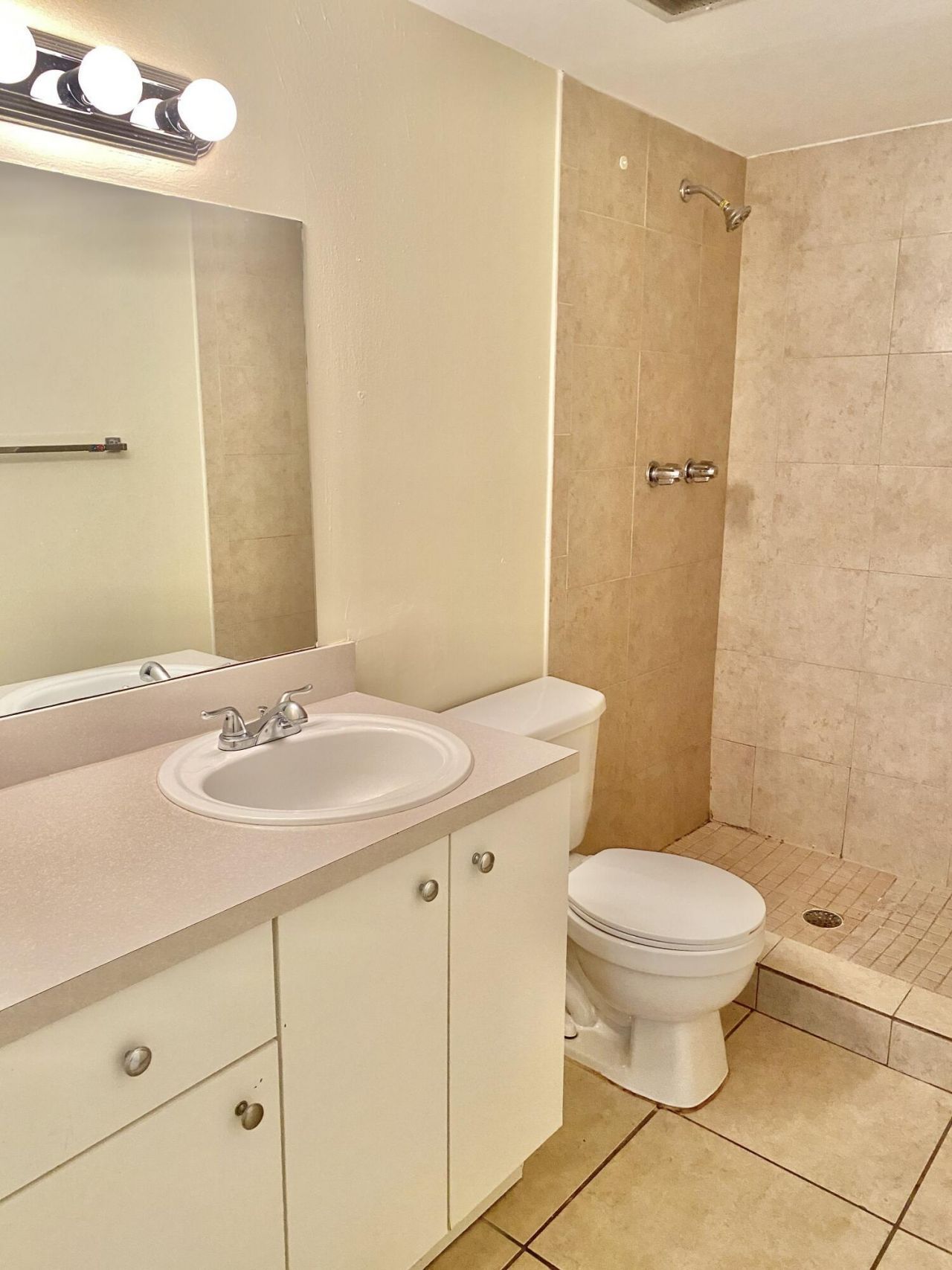405 Executive Center Drive, Unit 208, West Palm Beach, FL 33401 Photo