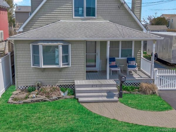 171 Annuskemunnica Road , Babylon, NY 11702