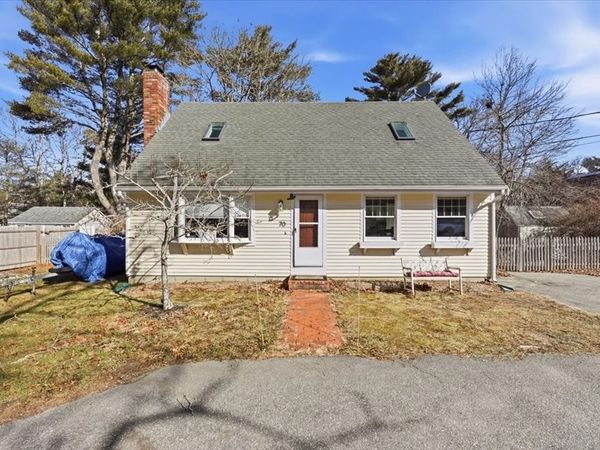 70 Quinaquisset Ave, Mashpee, MA 02649