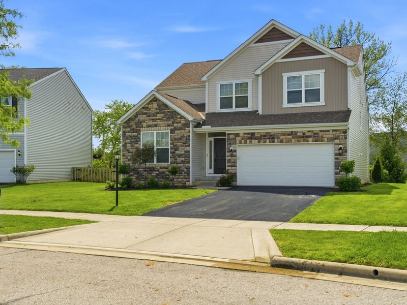 304 Glen Crossing Drive, Etna, OH 43062 Photo 2