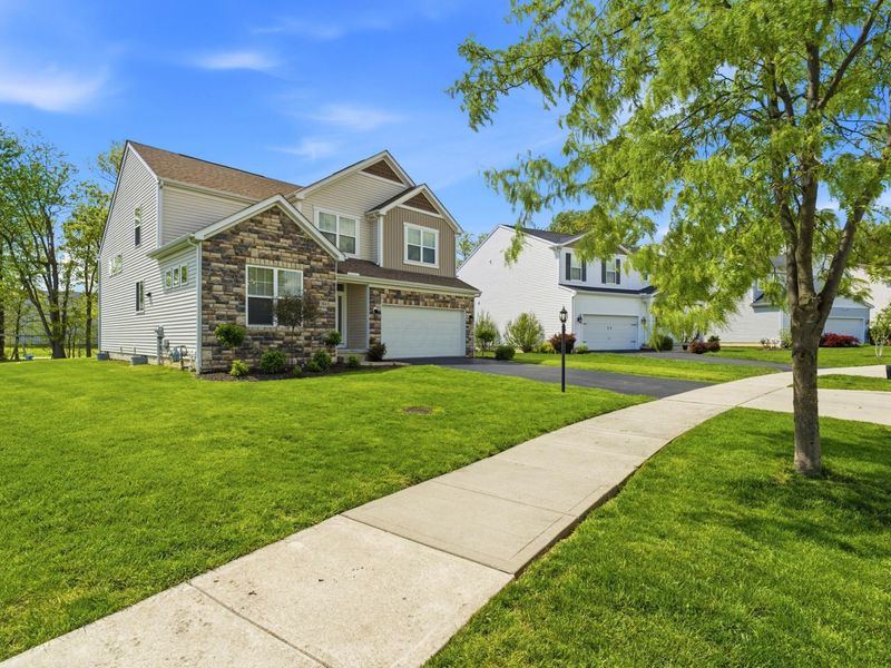 304 Glen Crossing Drive, Etna, OH 43062 Photo 3