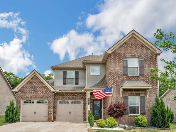 585 Oakvale Ln, Mount Juliet, TN 37122