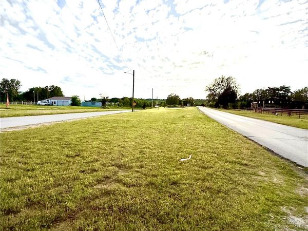 805 Robertson Hwy , Henryetta, OK 74437