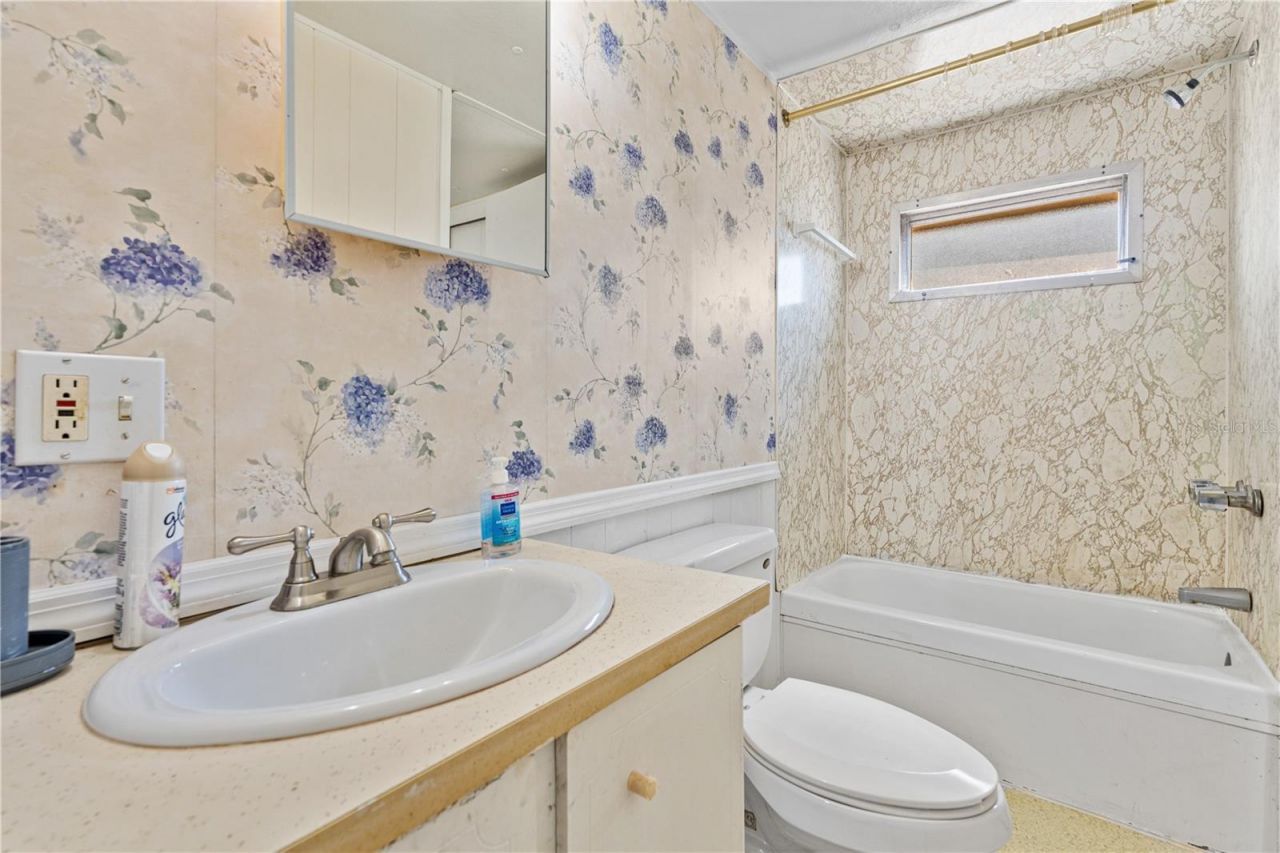 2400 San Miguel Avenue , Avon Park, FL 33825 Photo