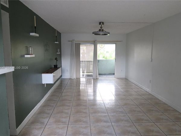 1725 W 60th St , Unit F330, Hialeah, FL 33012