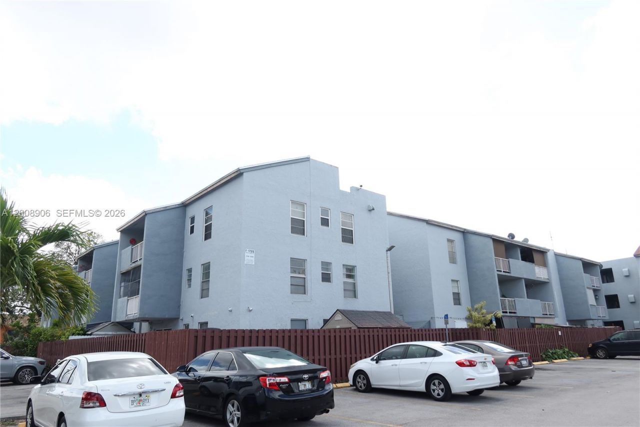 1725 W 60th St, Unit F330, Hialeah, FL 33012 Photo