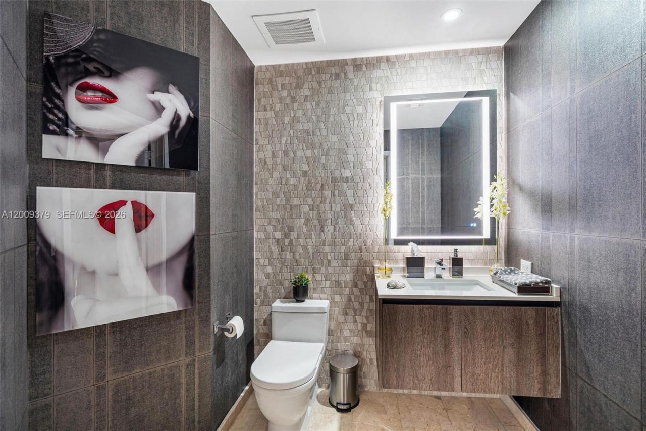 88 SW 7th St , Unit 3801, Miami, FL 33130 Photo