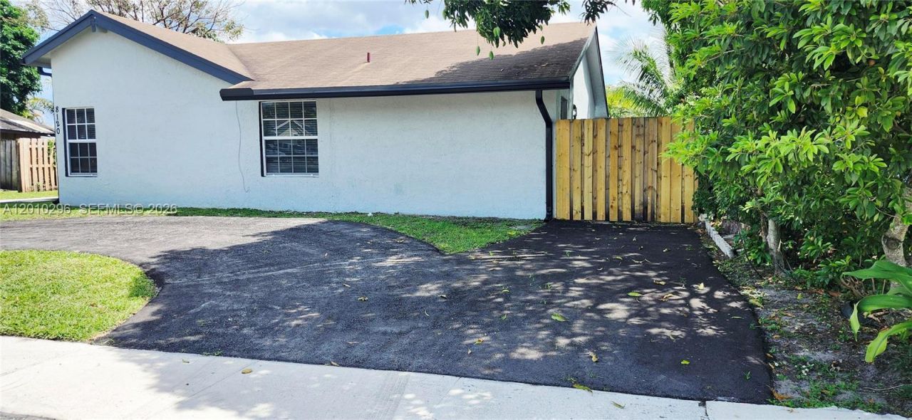 8120 SW 4th Ct, North Lauderdale, FL 33068 Photo