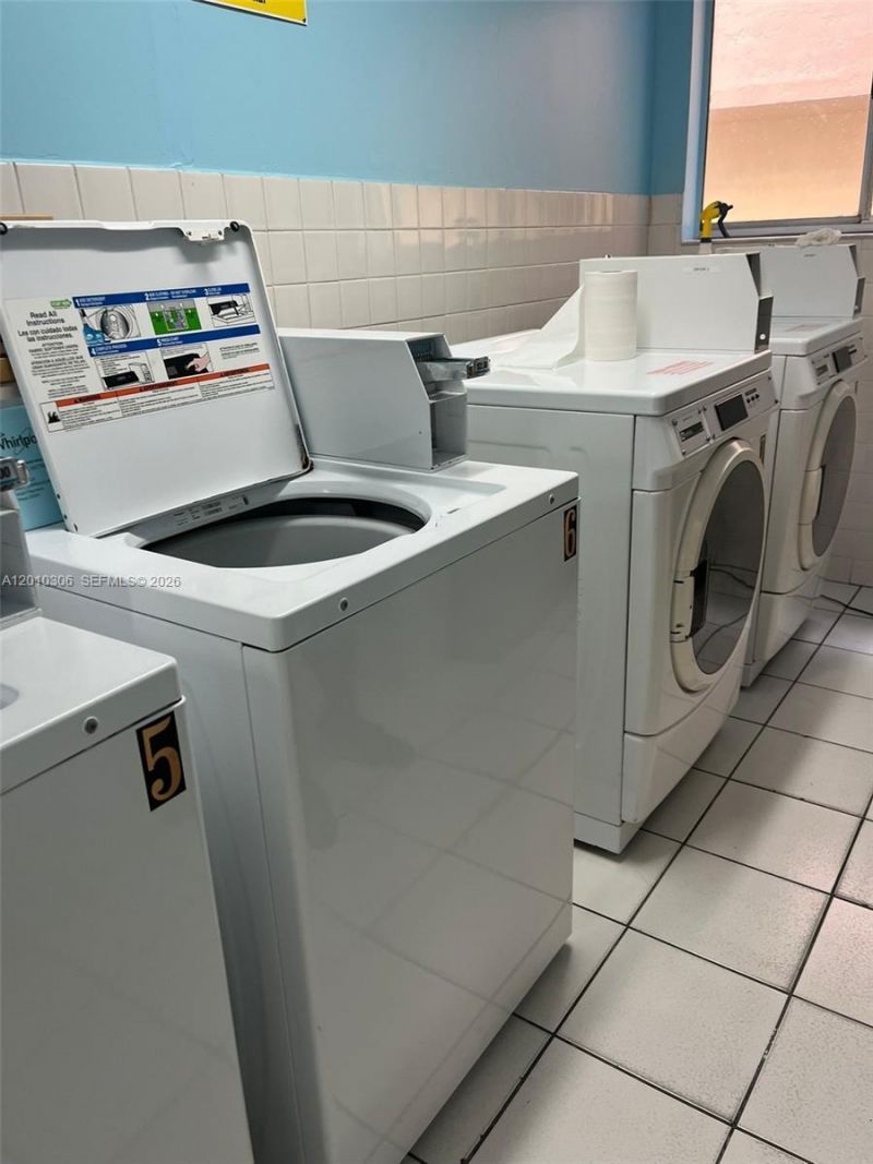 2735 W 52nd St , Unit 502, Hialeah, FL 33016 Photo
