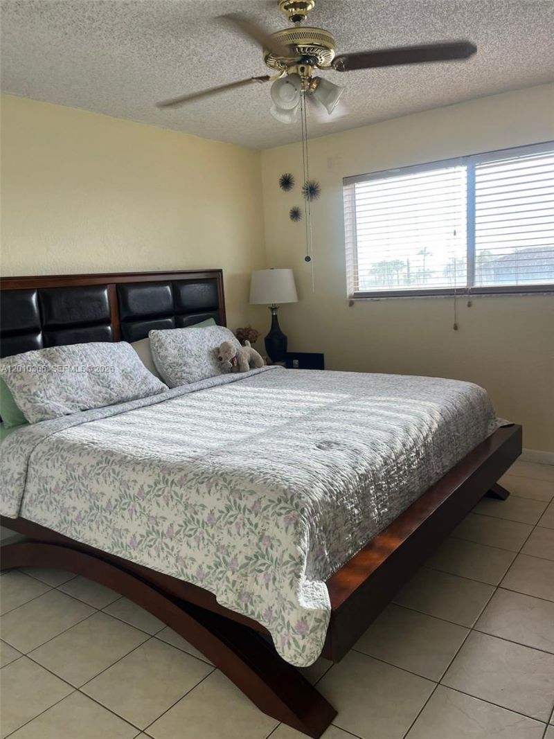 2735 W 52nd St , Unit 502, Hialeah, FL 33016 Photo