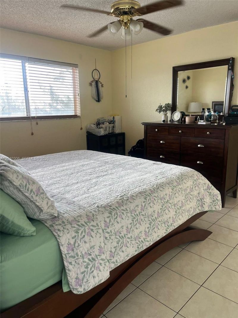 2735 W 52nd St , Unit 502, Hialeah, FL 33016 Photo