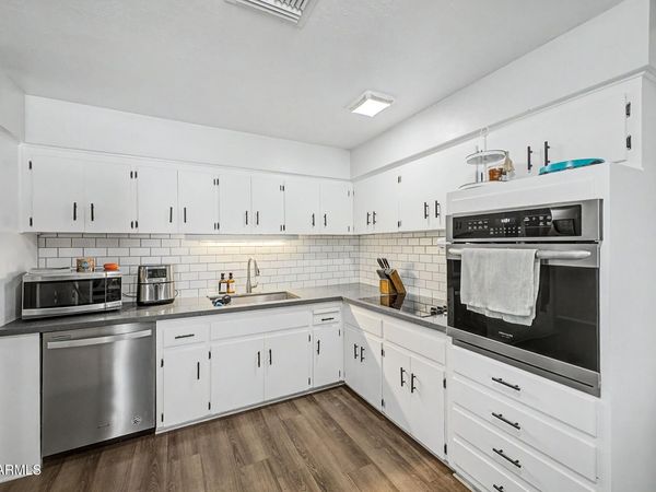 6107 W KEIM Drive, Glendale, AZ 85301