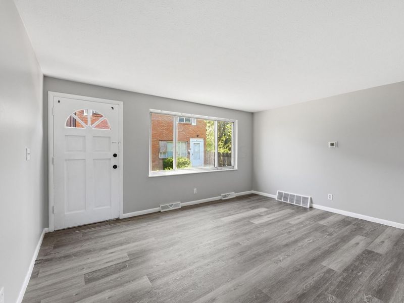 1759 Lonsdale Road, Unit B, Columbus, OH 43232 Photo 4