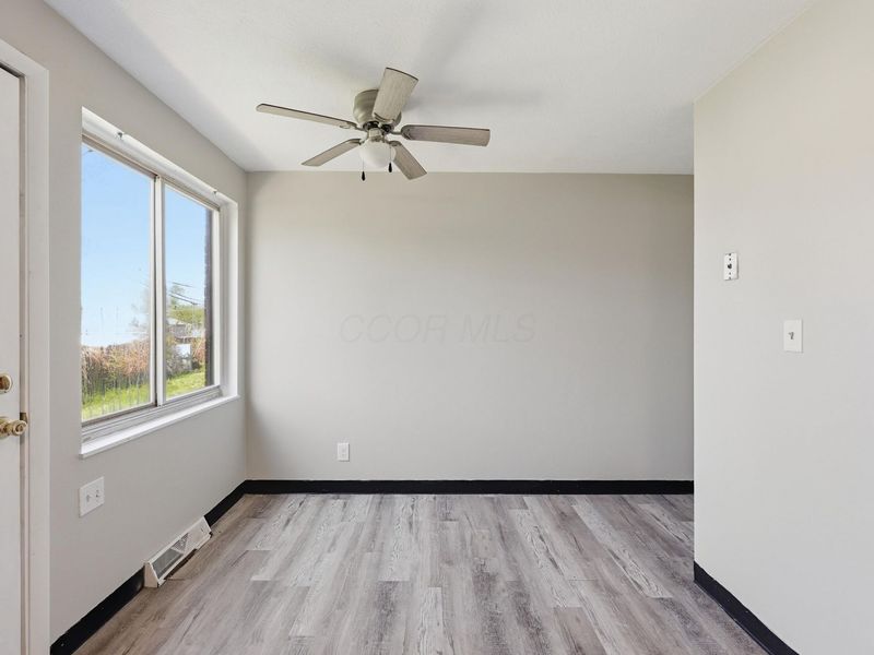 1759 Lonsdale Road, Unit B, Columbus, OH 43232 Photo 9