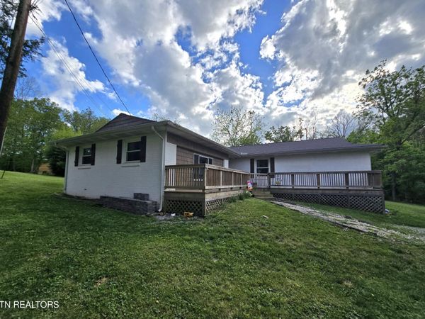 224 Parkey Rd, Ewing, VA 24248