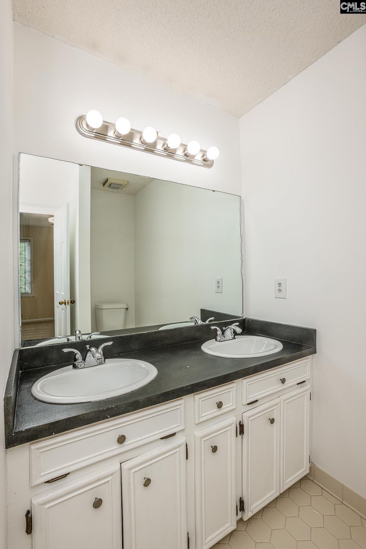 521 Wallace Way Photo 30