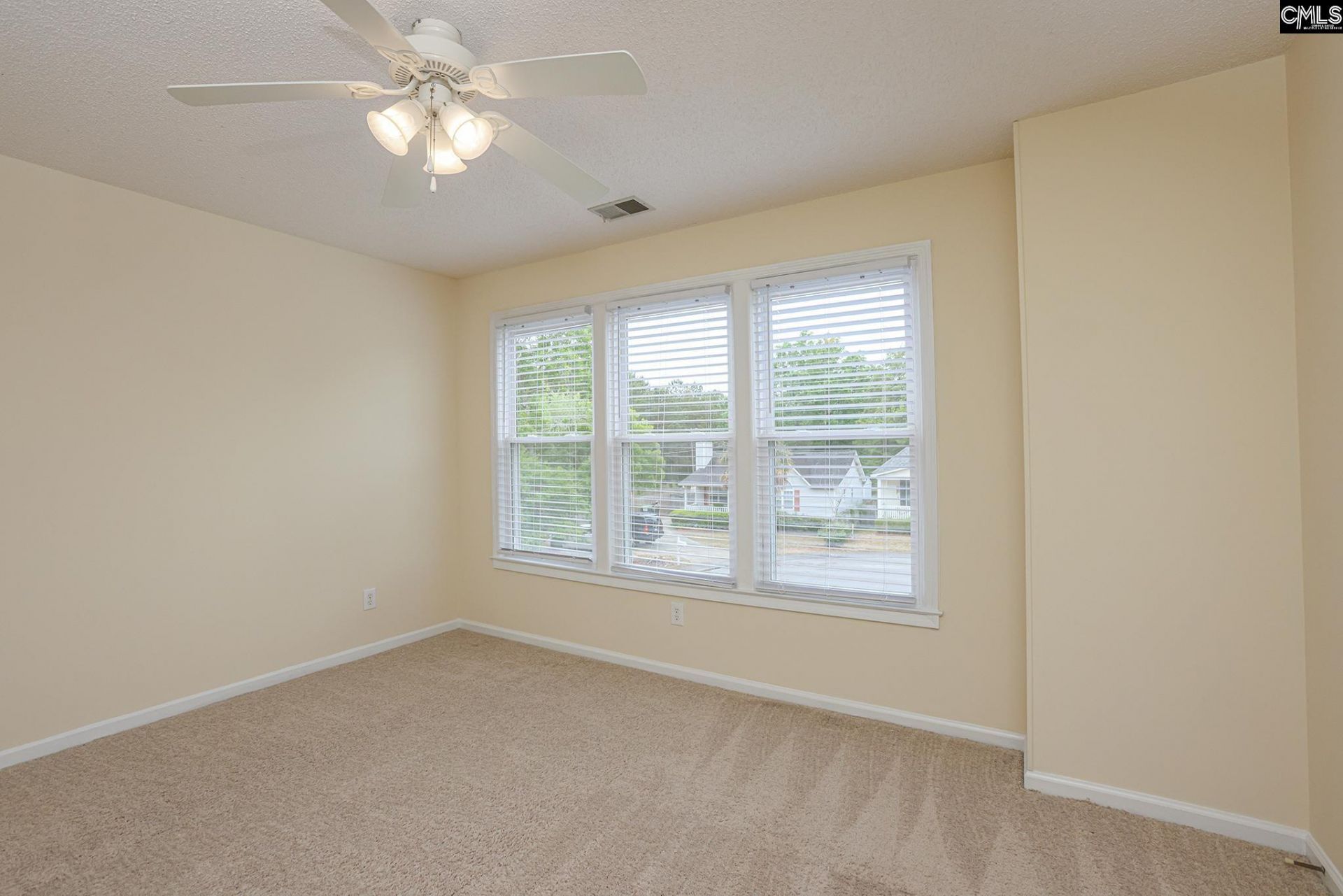 521 Wallace Way Photo 32