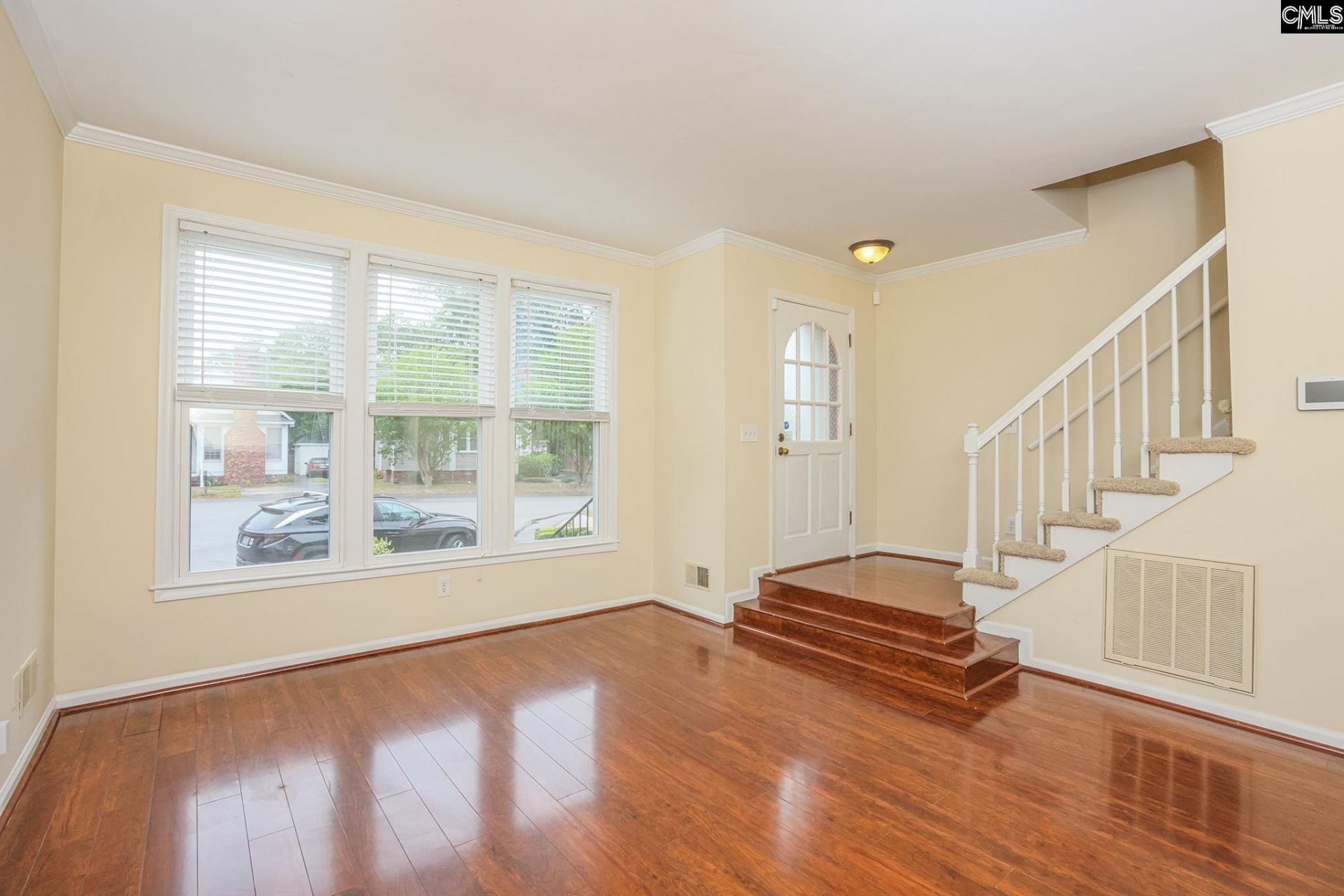 521 Wallace Way Photo 4