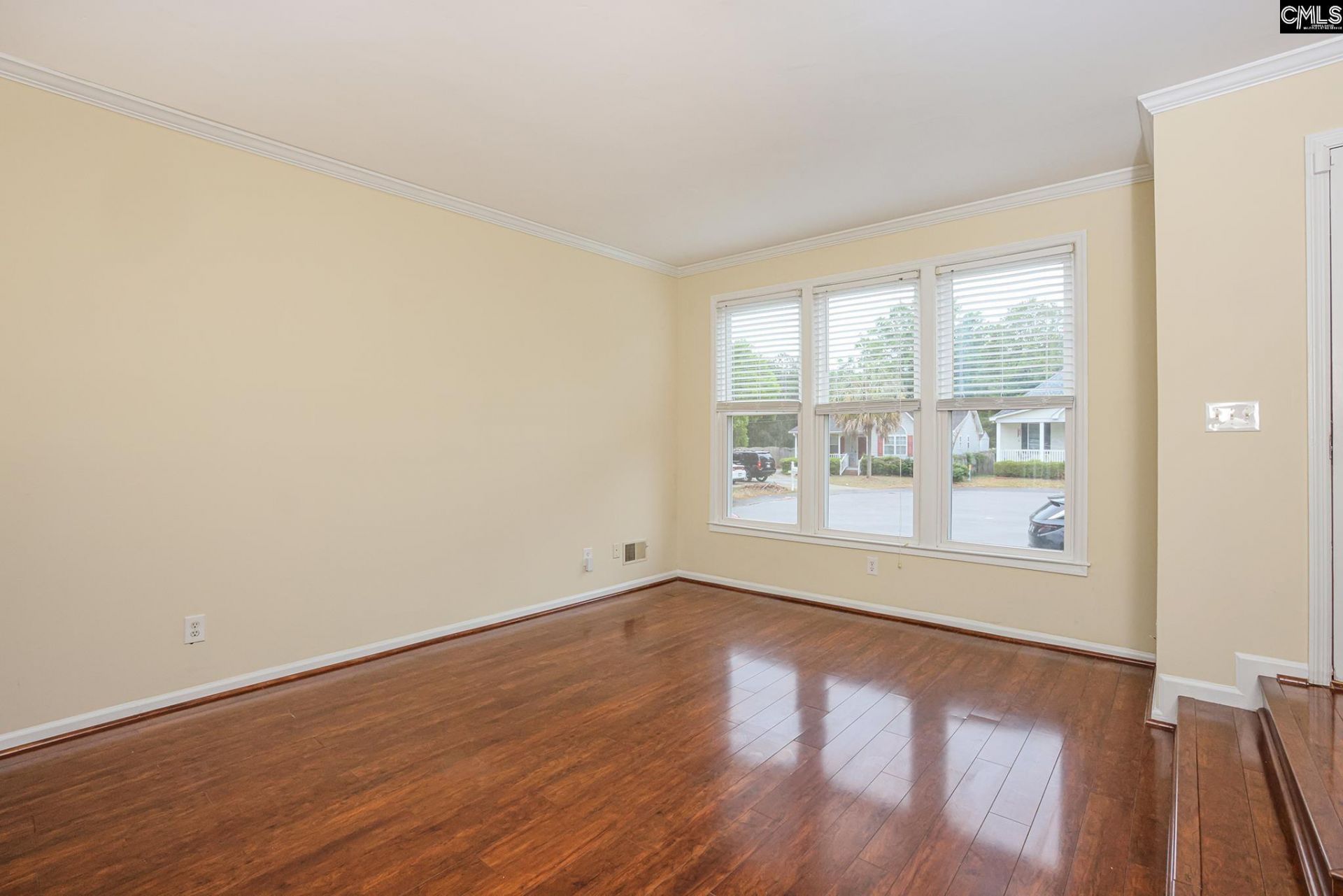 521 Wallace Way Photo 6