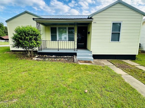 1001 Summit Street , Henryetta, OK 74437