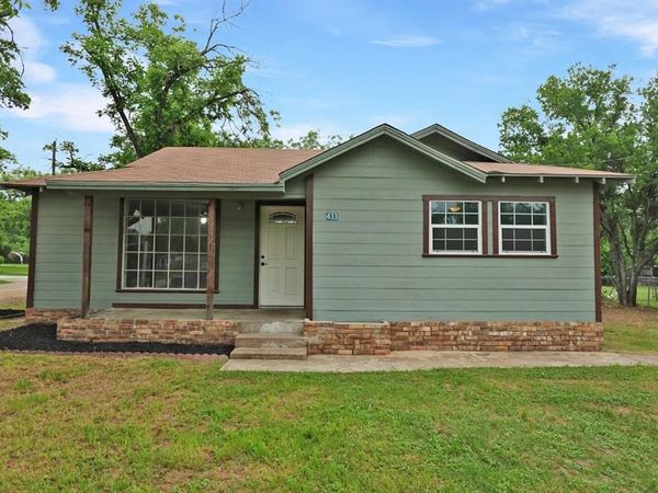 433 W Hampton Avenue , De Leon, TX 76444