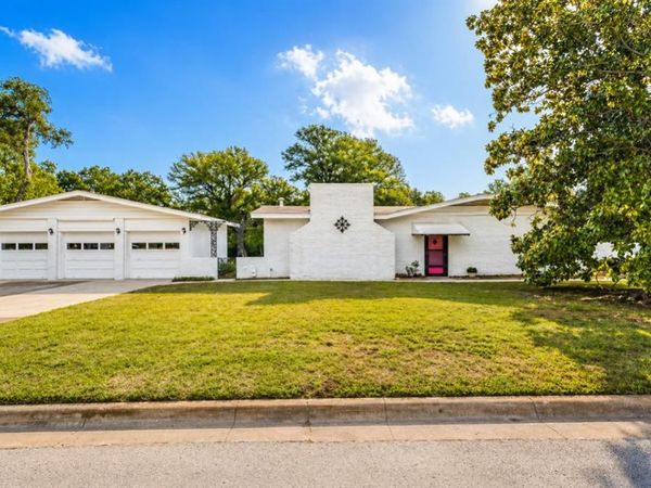 203 Lakeridge Road , Lakeside, TX 76108