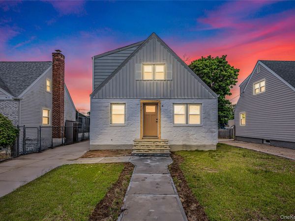 175 Dorchester Road , Garden City, NY 11530