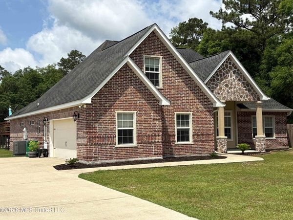 10165 Daisy Vestry Road, Biloxi, MS 39532