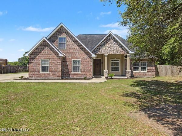 10165 Daisy Vestry Road, Biloxi, MS 39532